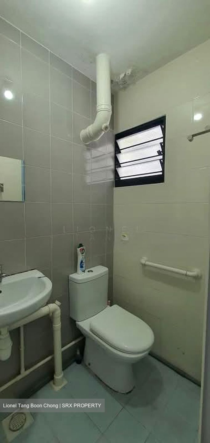 Hougang Avenue 1 (D19), Shop House #581731911